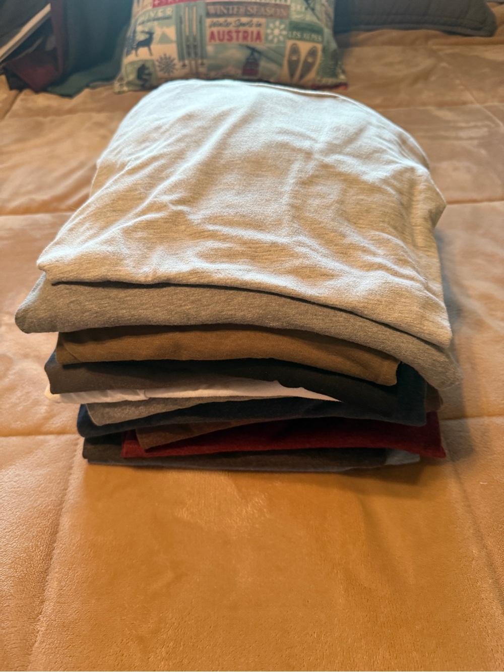 21 True Classic Men’s Tees - size S